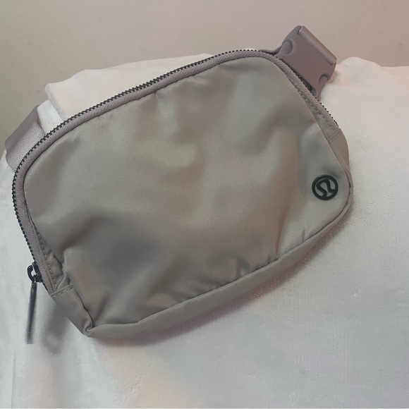 lululemon athletica Accessories - Lululemon OG belt bag